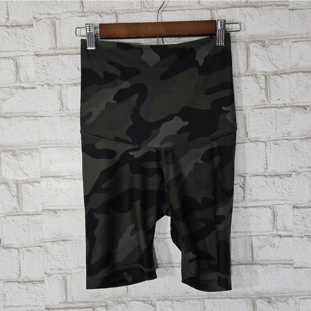 Old Navy extra high-rise camo bike short